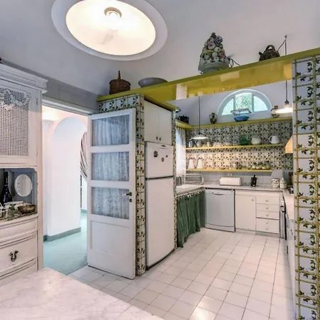Vintage Italian Villa In Capri *