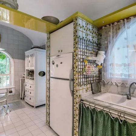 Vintage Italian Villa In Capri *