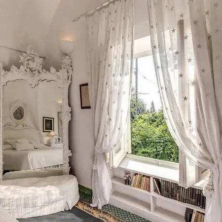 Vintage Italian Villa In Capri