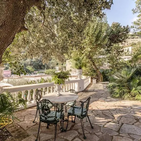 Vintage Italian Villa In Capri